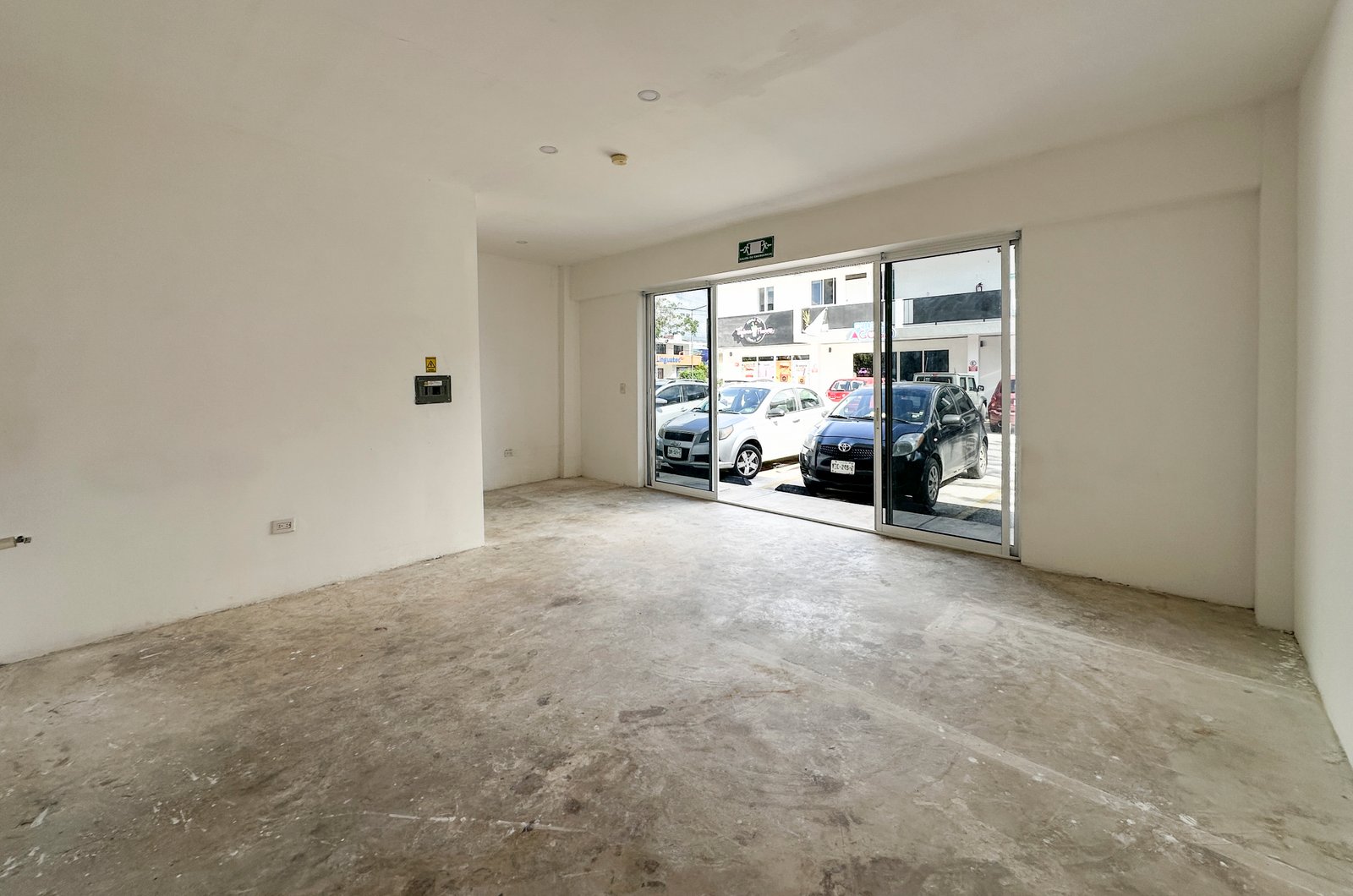 1895-Local-comercial-en-renta-sobre-avenida-Yucatan-en-el-norte-de-Merida (4).jpg